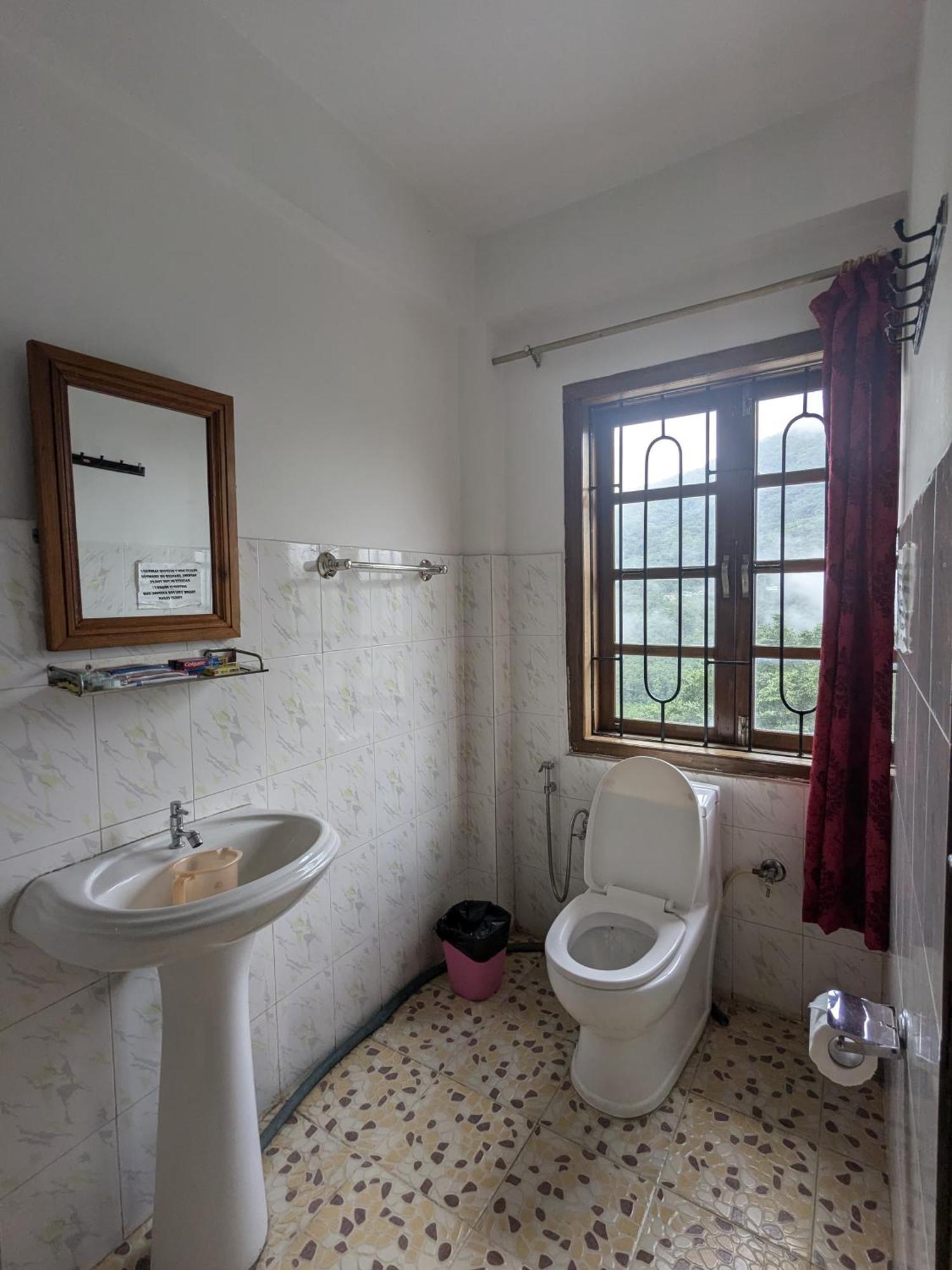 Dovipie Inn Kohima ภายนอก รูปภาพ